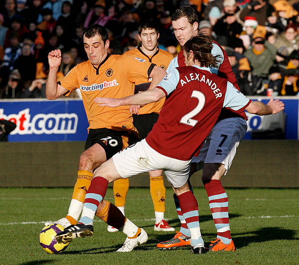 身披红白战 身披红白战